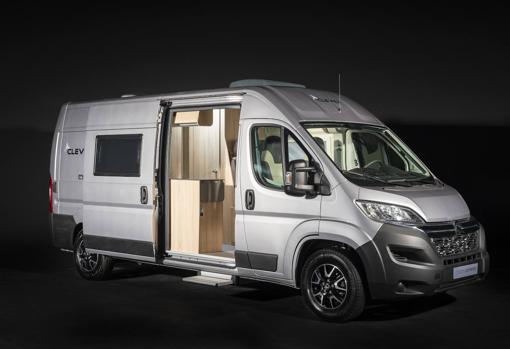 Furgonetas camper y caravanas para unas vacaciones sobre ruedas