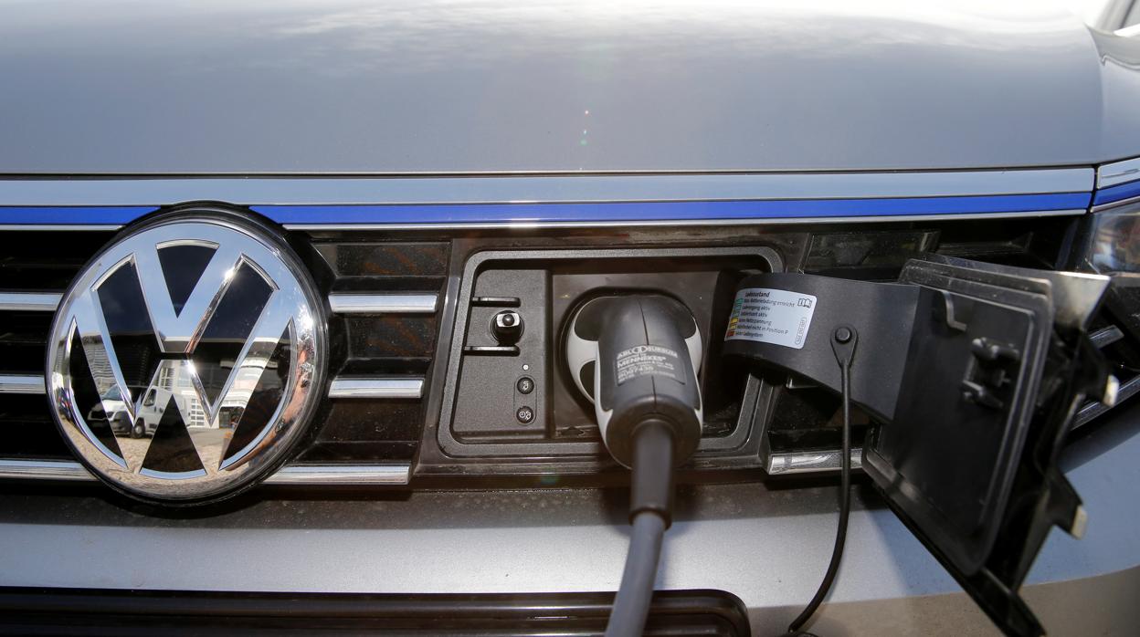 Alemania duplica los incentivos a la compra de coches eléctricos pero deja fuera a los de combustión