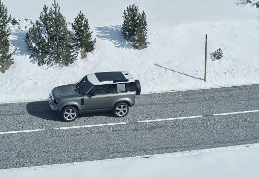 El nuevo Defender mantiene la esencia estética y se renueva tecnológicamente