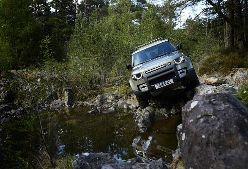 El nuevo Defender mantiene la esencia estética y se renueva tecnológicamente