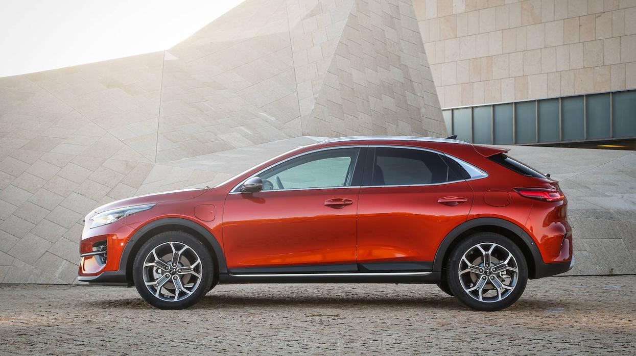 El Kia XCeed estrena versión híbrida enchufable y evoluciona diseño y funcionalidades