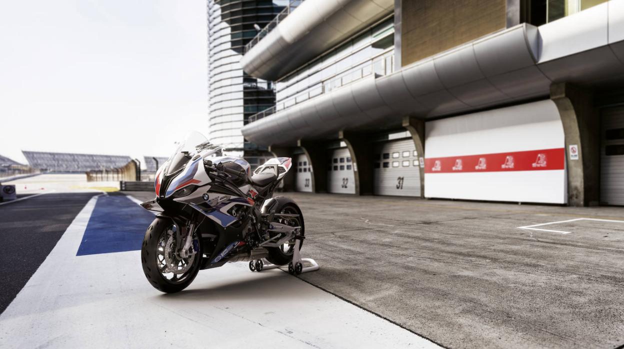 BMW M 1000 RR: tecnología de competición para el máximo rendimiento en carretera