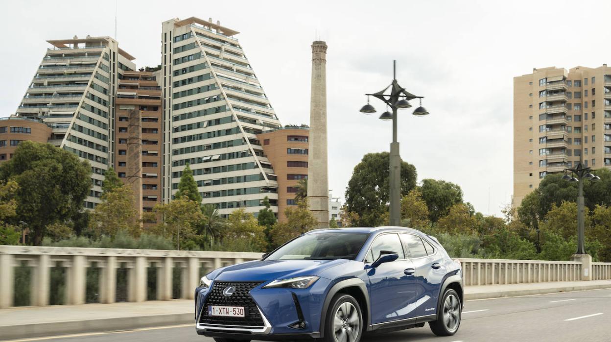 Prueba del modelo Lexus UX 300 h en Valencia