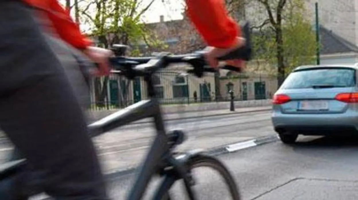 La curiosa técnica que propone la Guardia Civil para evitar impactos con ciclistas o motoristas