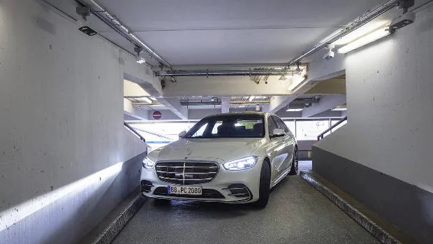 El coche autónomo ya hace de taxi en EE.UU. y pronto aparcará solo en Alemania
