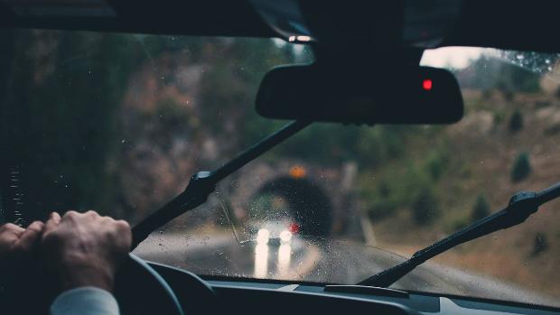 Consejos «diez» para mejorar la visibilidad en carretera con lluvia