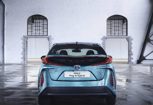 Toyota entra en el mercado de los híbridos enchufables con el nuevo Prius Plug-in