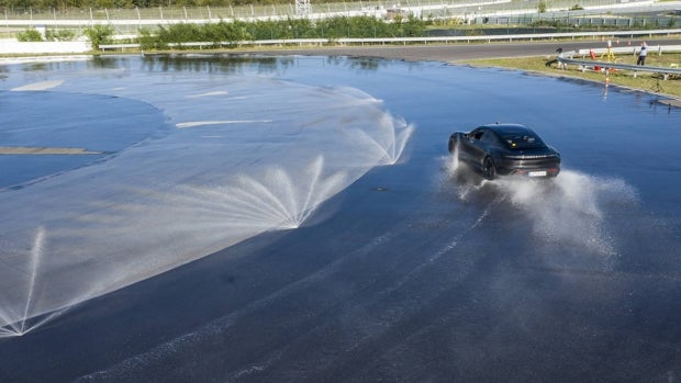 El derrape de un coche eléctrico entra en el libro Guinness