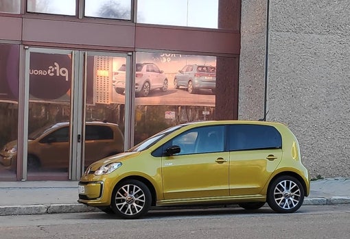 Volkswagen e-up!, urbanita con enchufe muy eficiente y práctico