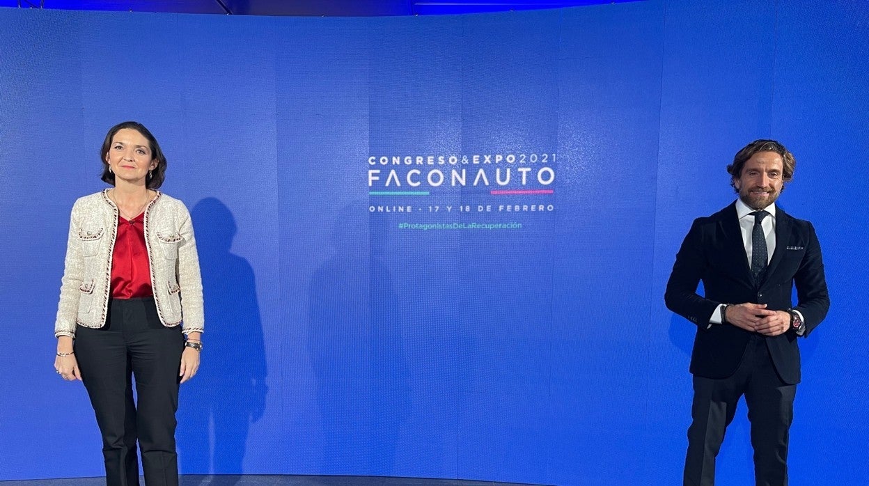 Reyes Maroto, ministra de Industria, y Gerardo Pérez, presidente de Faconauto