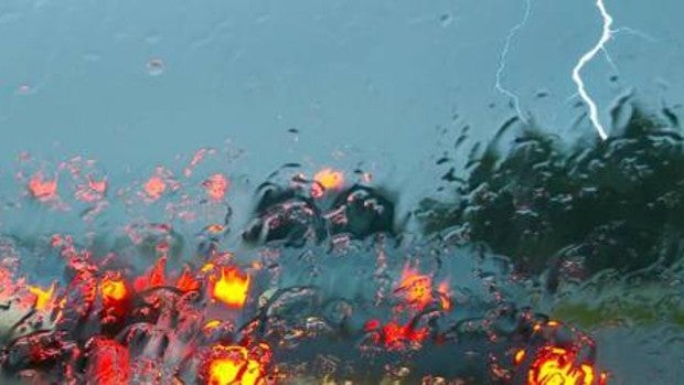Cómo actuar al verse en medio de una tormenta al volante