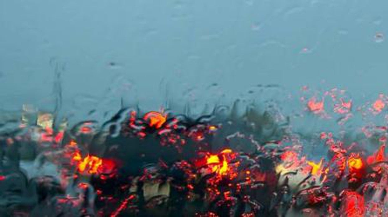 Cómo actuar al verse en medio de una tormenta al volante