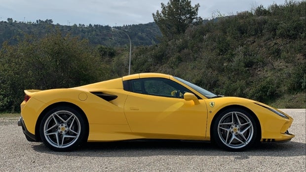 Nos subimos al portentoso Ferrari F8 Spider: un cavallino difícil de domar