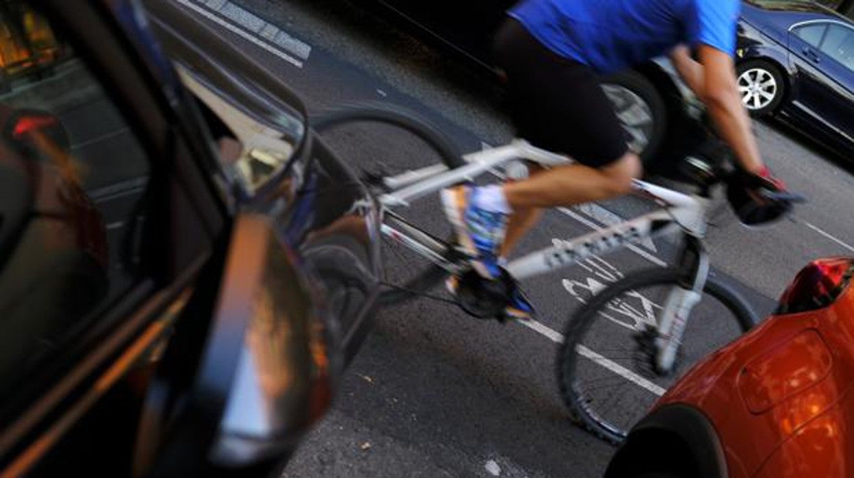 La cuantiosa multa que supone circular en bicicleta tras beber alcohol