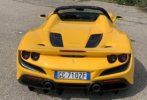 Nos subimos al portentoso Ferrari F8 Spider: un cavallino difícil de domar