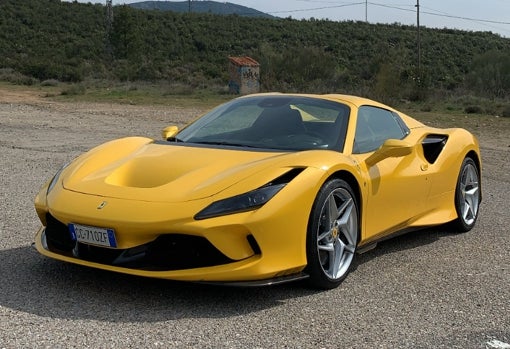 Nos subimos al portentoso Ferrari F8 Spider: un cavallino difícil de domar