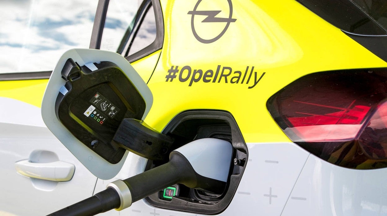 ¿Cómo se recarga un coche eléctrico de Rally?