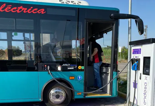 El primer autobús eléctrico llega a Madrid desde Barcelona tras 14 horas de viaje