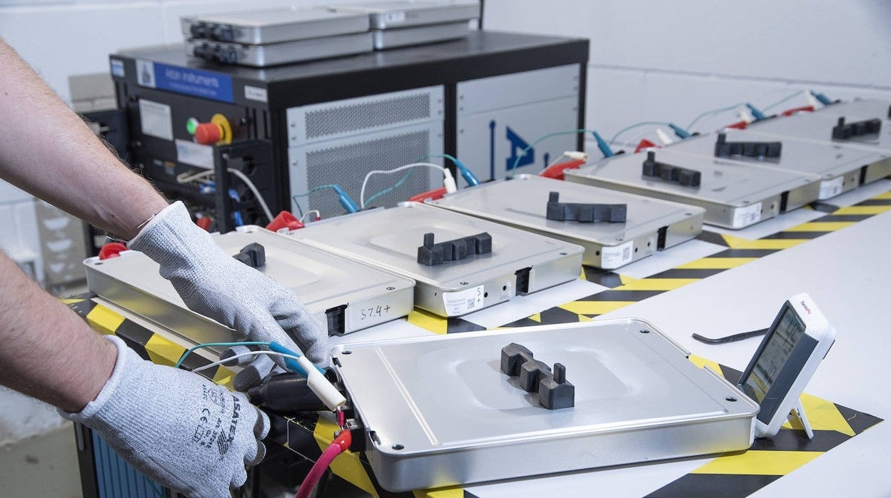 Área de testeo y caracterización de módulos de batería de BeePlanet Factory