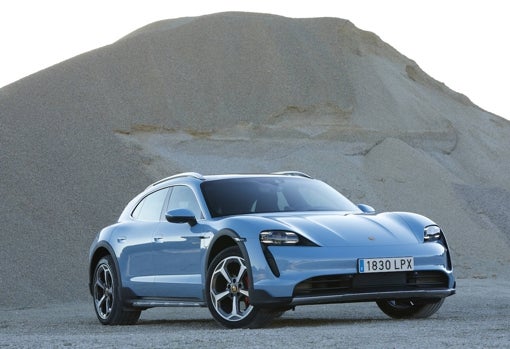 Taycan Cross Turismo, un crossover eléctrico para disfrutar también cuándo el asfalto se acaba