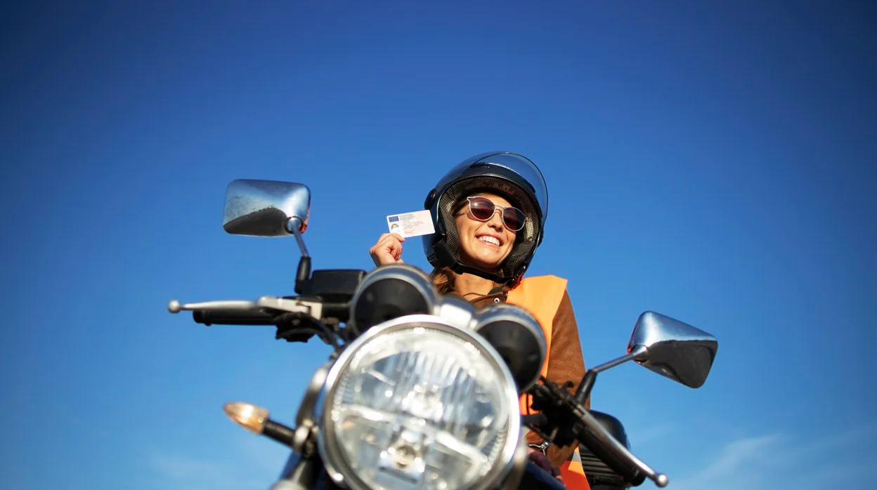 ¿Sabes qué papeles tienes que llevar en la moto?