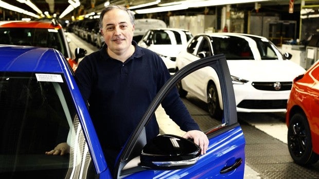 Dentro de una fábrica de coches: «Hay cosas que un robot no hace mejor que un humano»
