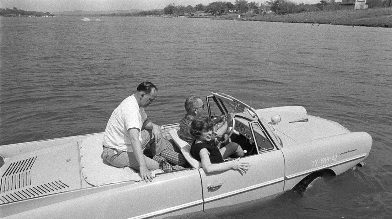 Amphicar, el coche flotante que el presidente Johnson usaba para asustar