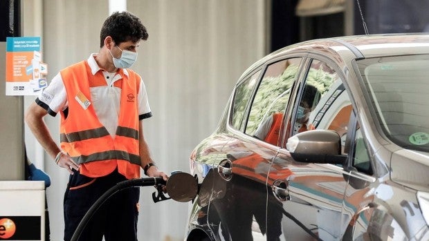 Los carburantes siguen disparados, y el diésel ahonda su ventaja ante la gasolina