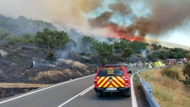 Cómo actuar si te pilla un incendio forestal mientras viajas en coche