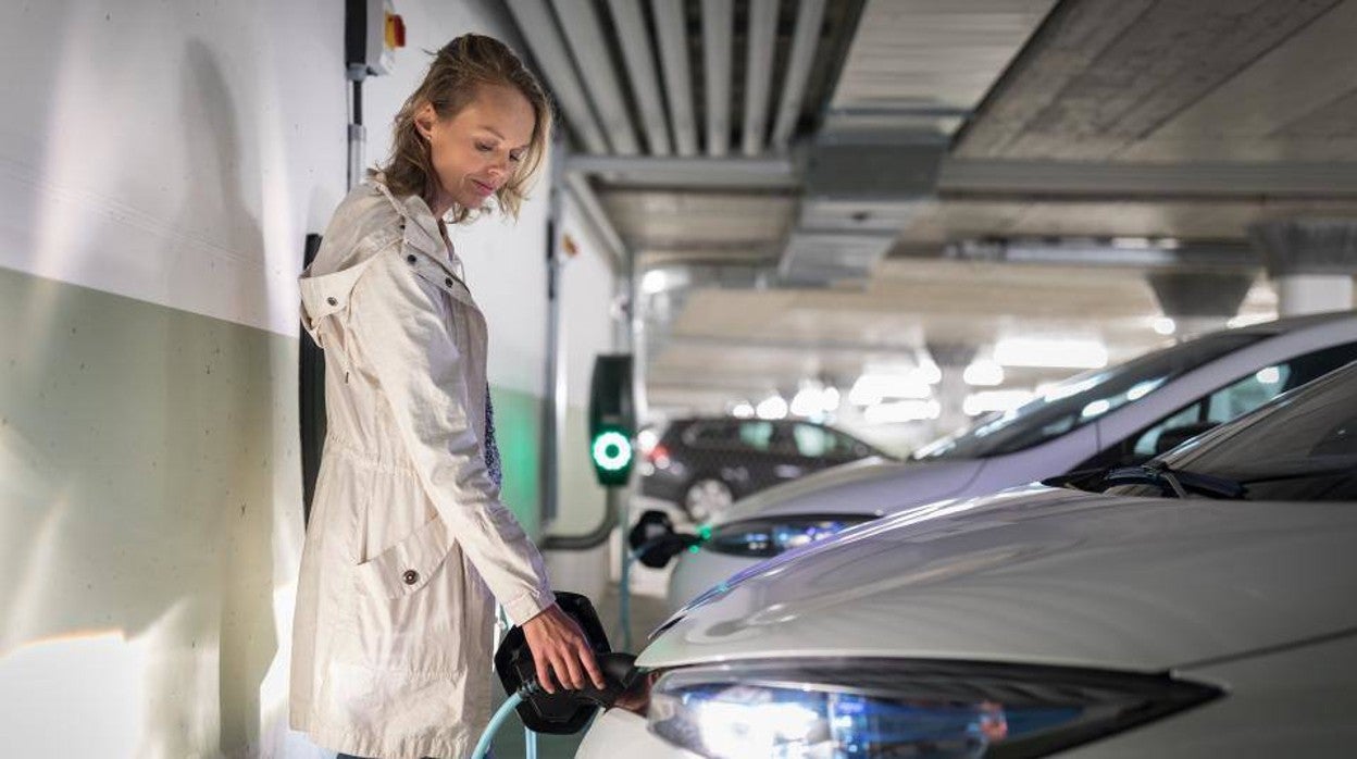 El elevado precio de la luz podría frenar a los compradores de coche eléctrico