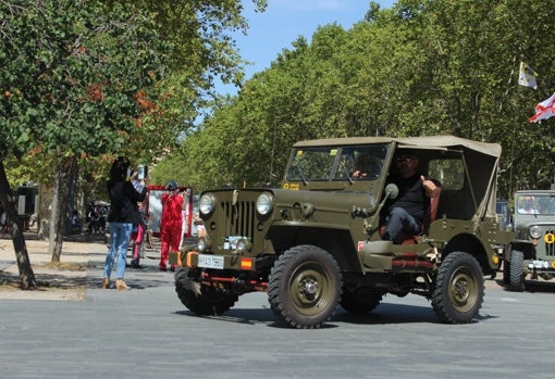 Historias de la Historia, contadas en el asiento de un Jeep