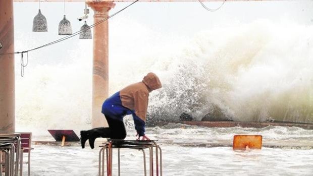 ¿Se hace cargo el seguro de los daños a causa de riadas, inundaciones y volcanes?