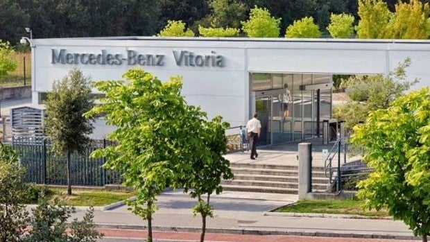 Mercedes-Benz recupera los seis días de actividad semanal en la planta de Vitoria