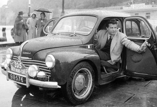 Jean Rédélé, con un Renault 4 CV en el Rallye de Monte-Carlo de 1951
