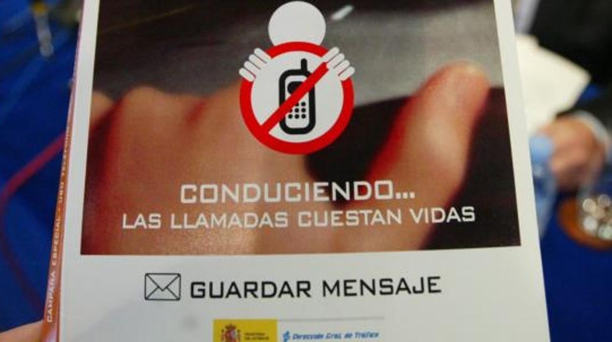 Cartel de una campaña de concienciación de la DGT