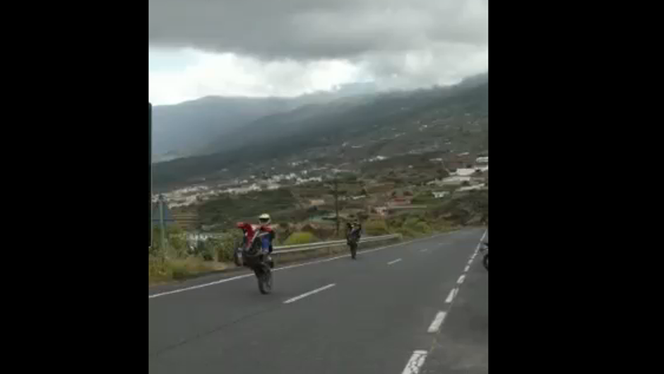 Cuatro motoristas, investigados por subir a 'caballito' y con maniobras peligrosas un paraje de Tenerife