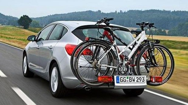 La DGT avisa: Cómo transportar correctamente tu bicicleta en el coche