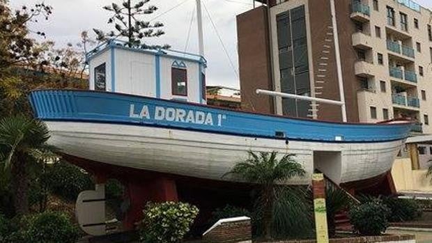 La Guardia Civil utiliza el barco de Chanquete para circular en las rotondas