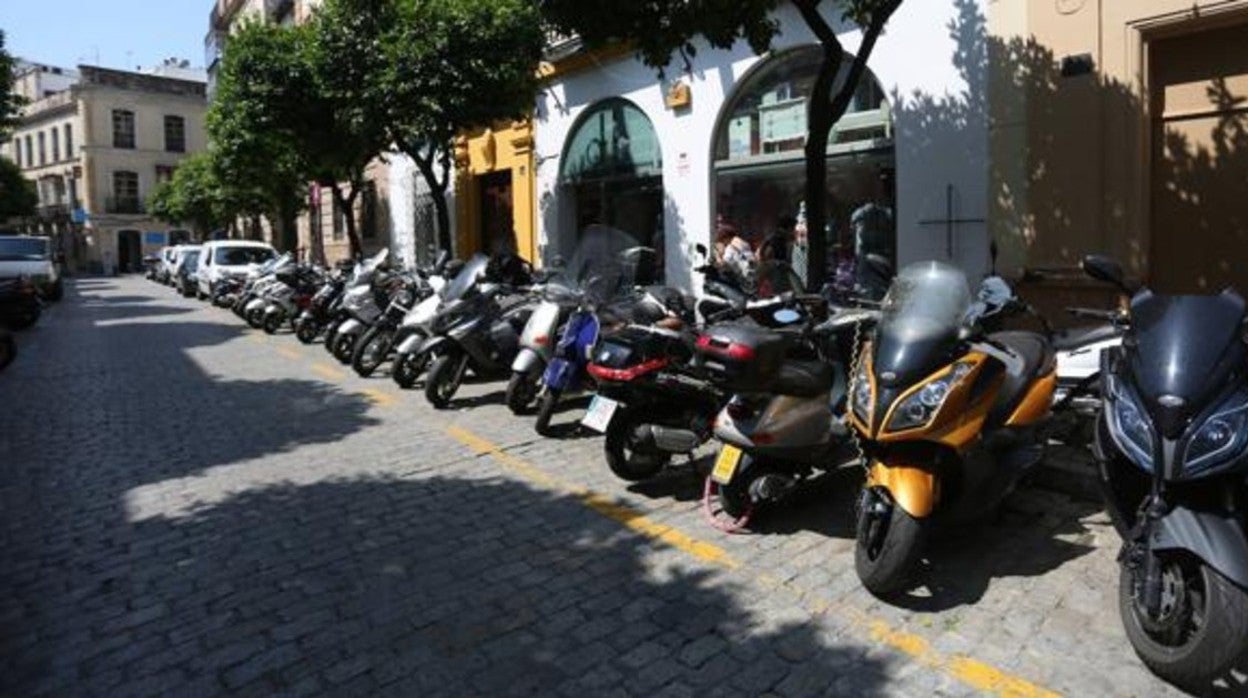 Anesdor pide mayores esfuerzos: Madrid solo tiene 12.443 plazas para 269.000 motos