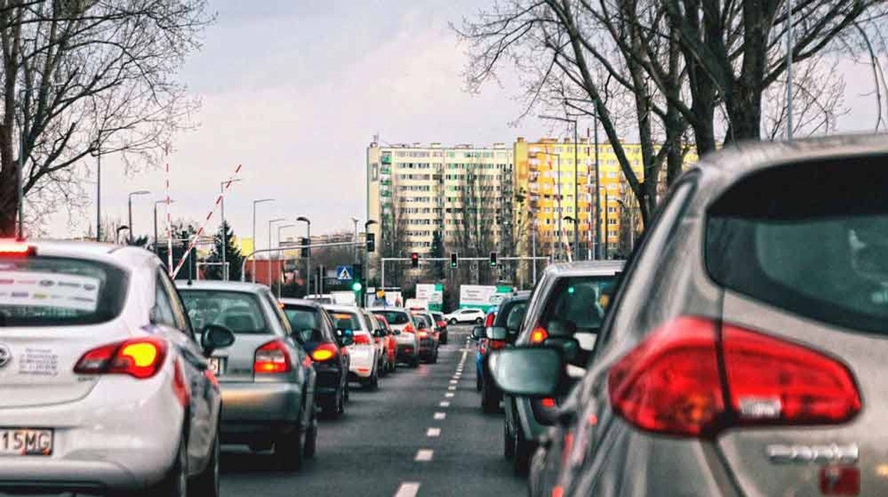 La normativa que impedirá que circules con tu coche por la ciudad si tiene más de 15 años