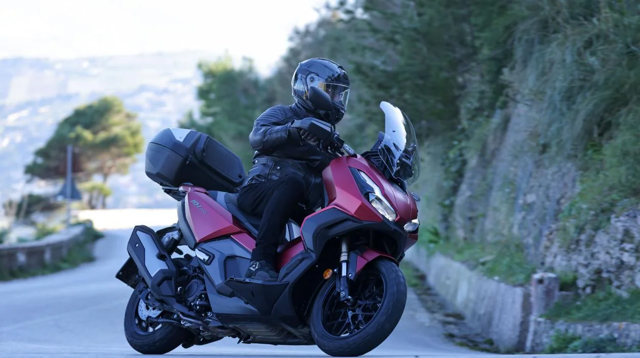 Polivalencia: el nuevo scooter Honda ADV 350