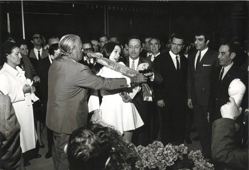 Imposición de la banda de madrina del Seat