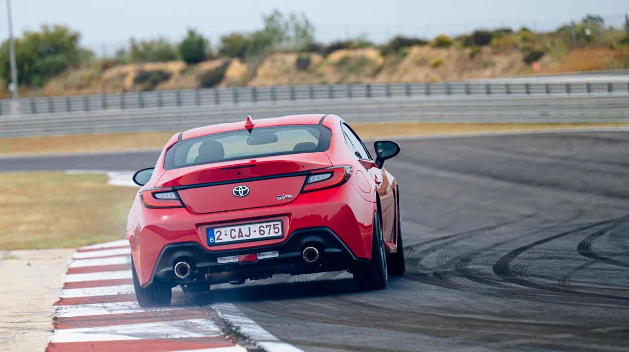 Toyota GR86, la última oportunidad para apasionados de la gasolina y el cambio manual