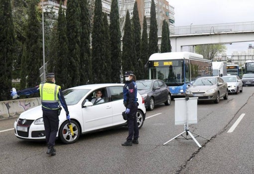 El aviso de la DGT sobre la documentación del coche para evitar una multa de 500 euros