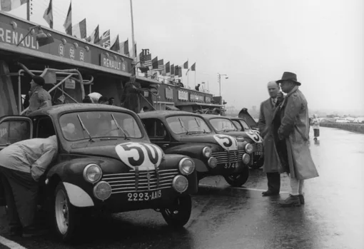 En 1951 hay inscritos cinco coches oficiales y el nº 50, de Briat y Landon, gana su clase