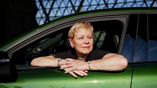 Linda Jackson, CEO de Peugeot: «Vamos a reducir el coste de los coches eléctricos en un 40% de cara a 2030»