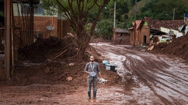 «La destrucción en Bento Rodrigues y Paracatu (municipios del Estado de Gerais) es visulamente mucho más impresionante», comparte este joven en Facebook