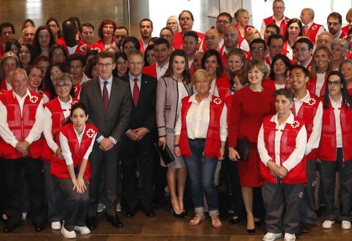 Foto de familia de los premiados por la Cruz Roja Española