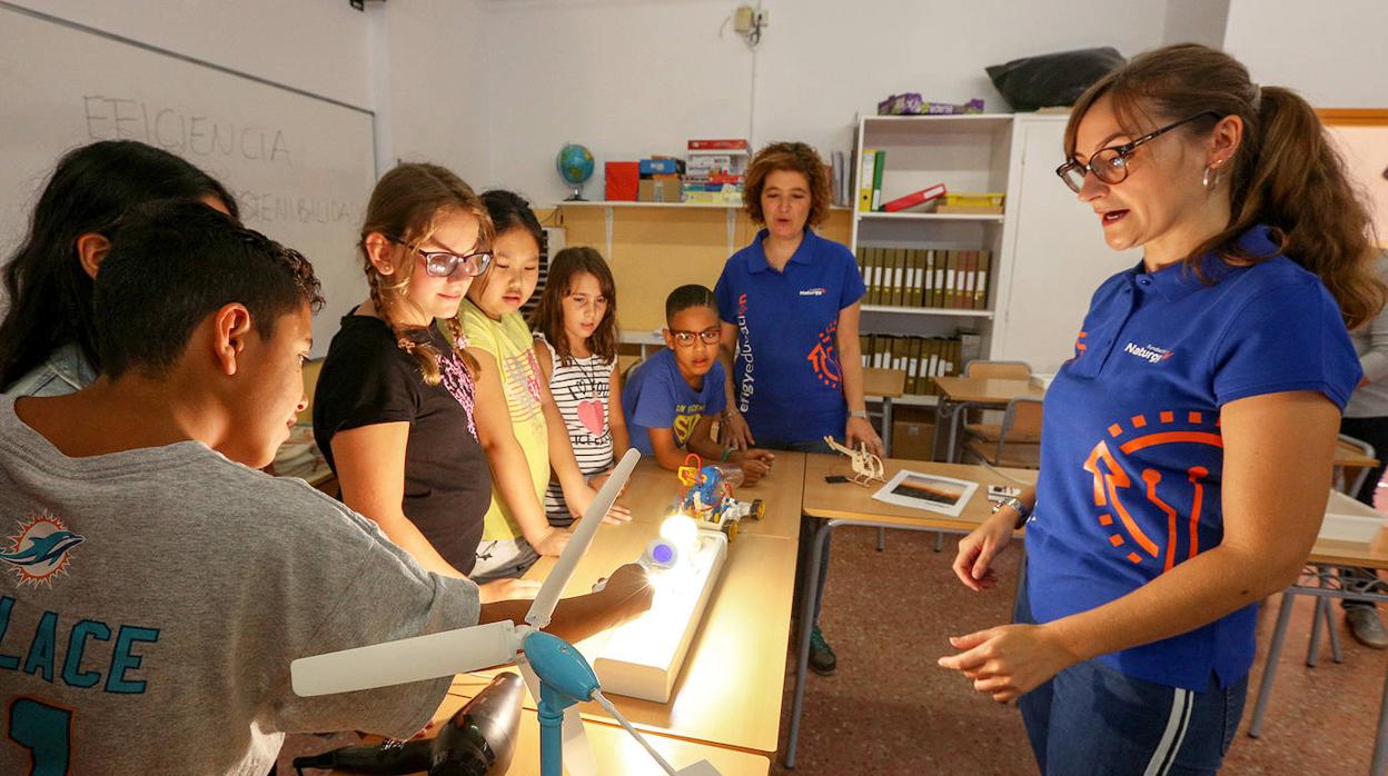 Los escolares aprenden las claves de un sistema energético más sostenible