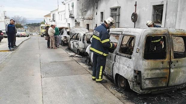 Desalojan a ocho familias tras un incendio en Medina